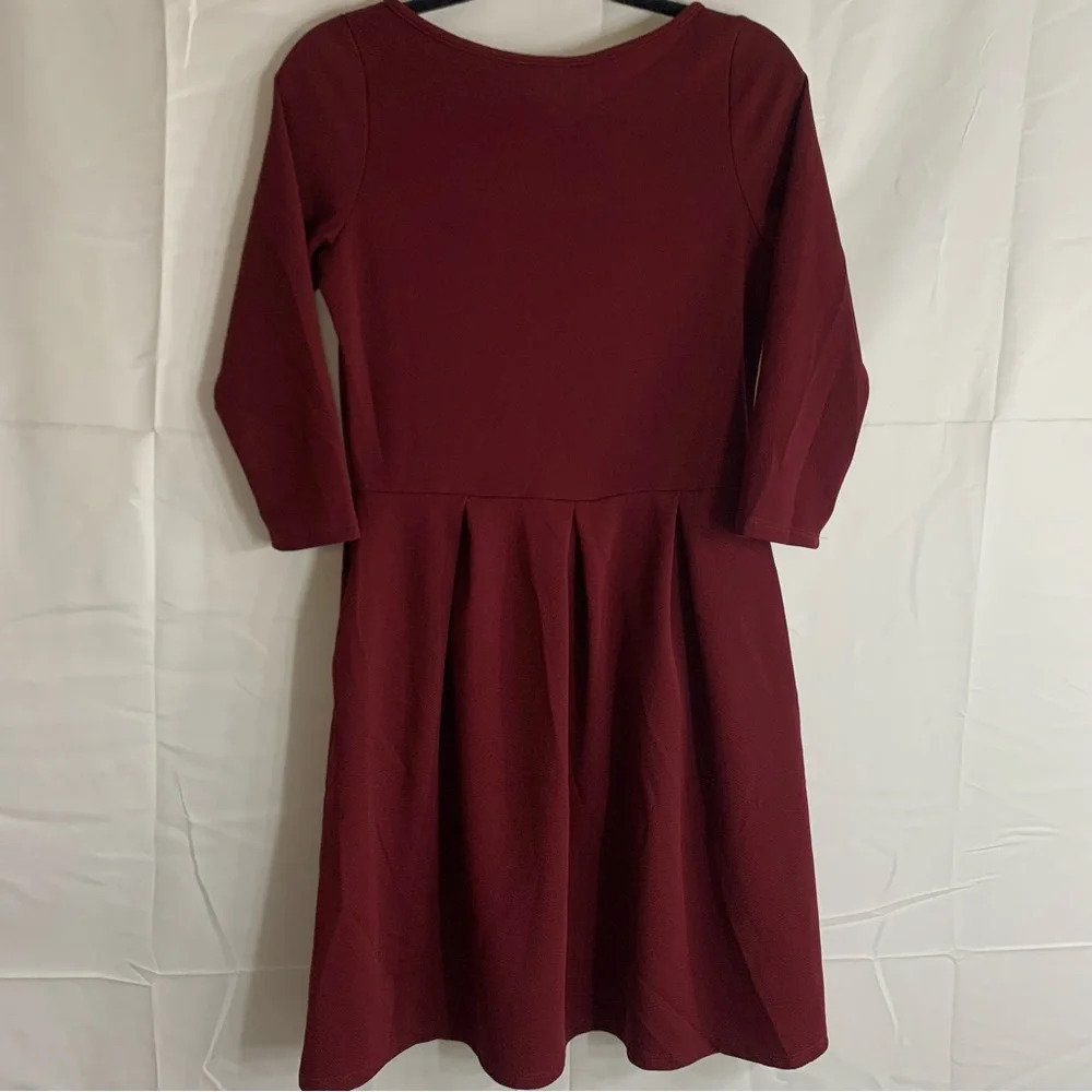 NWoT 24Seven Comfort Apparel Fit and Flare 3/4 Sleeve Dress in Maroon, size M